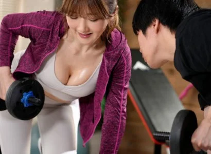 Nữ PT nóng bỏng thử lòng chàng trai với bài tập ‘thân mật’ đặc biệt