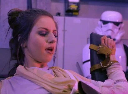 Star Wars: Cuộc chiến giữa các vì sao bản người lớn đầy cám dỗ