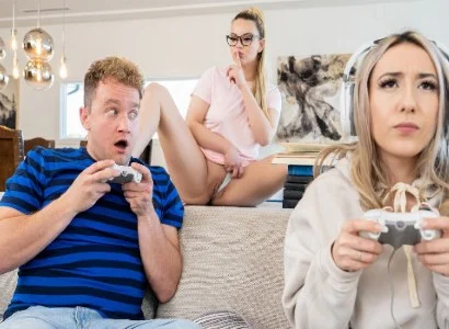 Mai vào game thì phát hiện bạn thân đang tán tỉnh người yêu mình sau lưng