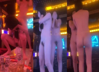 Cô nàng phục vụ karaoke cởi đồ thoát y, vũ đạo gợi cảm làm say đắm lòng người